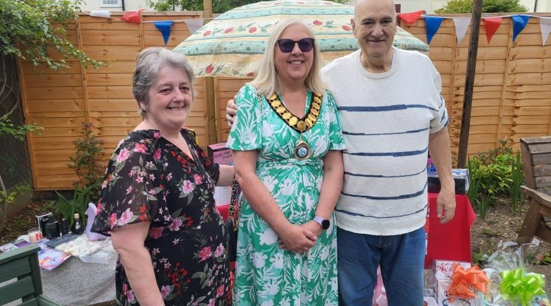 Local couple celebrate 25 years of raising money for good causes - Thatcham Town Council