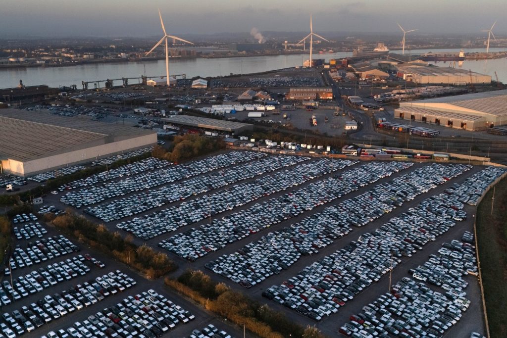 FTSE 100 hits one year low as market fears deepen after Trump stands by tariffs