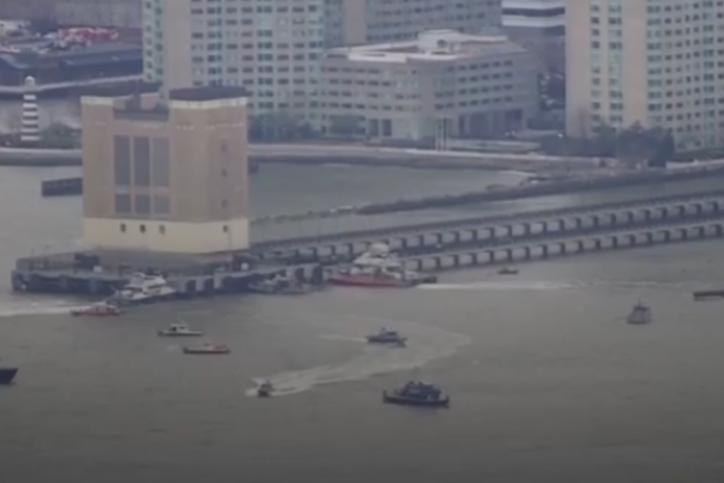 Six people killed in helicopter crash in New York Citys Hudson River
