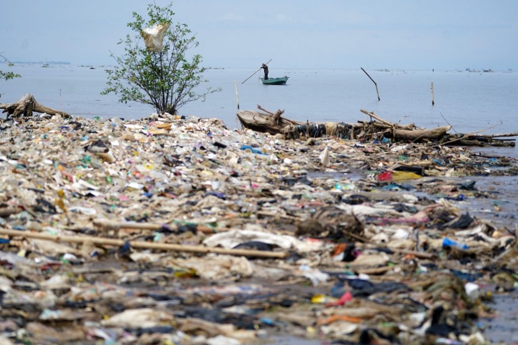 Countries Under Pressure To Finalise UN Plastic Pollution Treaty As Talks Resume