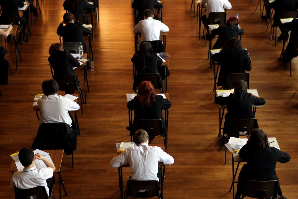 Struggling Pupils Most Likely To Have Negative Phone Experiences Study