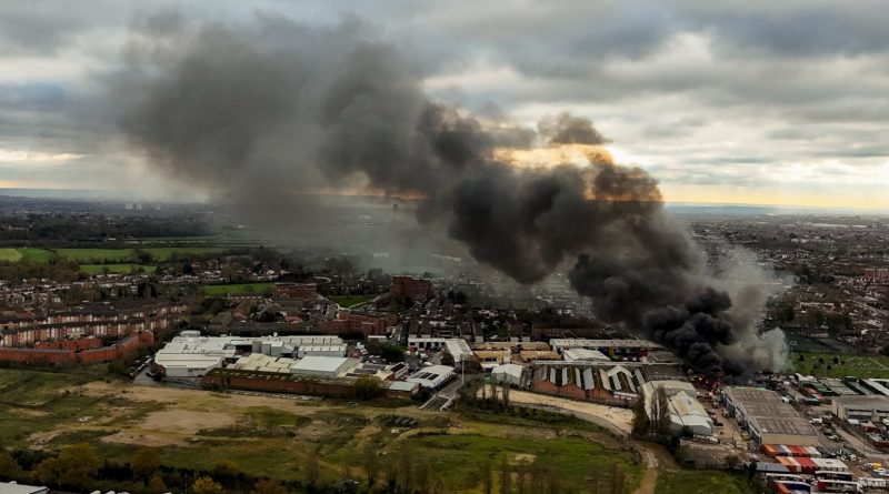 Major Incident Stood Down At London Warehouse Fire