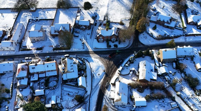 UK Set To See Warmer Weather As Cold Snap Comes To An End