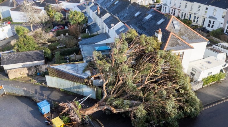 More Snow And Ice To Hit UK As Thousands With No Power After Storm Goretti