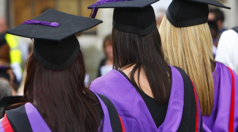 Number Of 18 Year Olds From Deprived Areas Applying For University Up Across UK