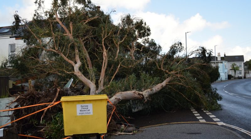 Snow And Ice Warnings In Force As Tens Of Thousands Remain Without Power