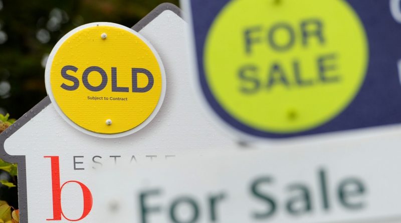 Aspiring First Time Buyers With Student Debt Face 2000 Annual Savings Gap